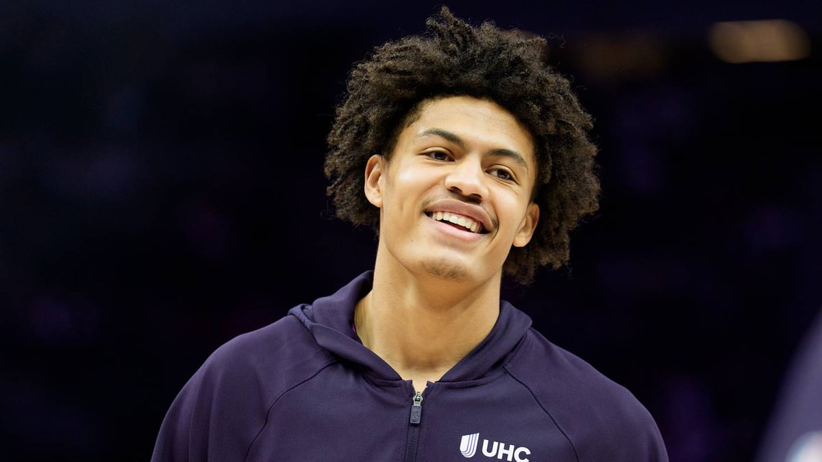 Joan Beringer smiling on the Timberwolves bench.